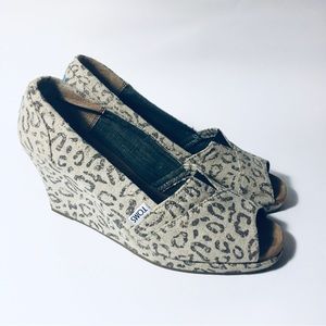 TOMS Snow Leopard Open-Toe Linen Wedges Size 9.5